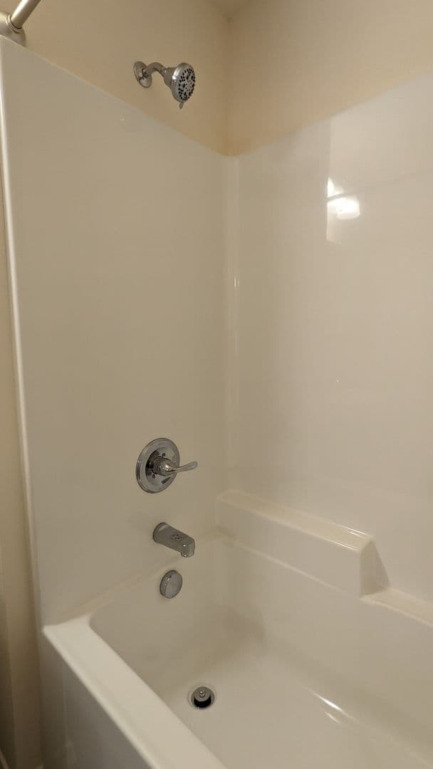 McMinnville Apartment: 855 SE Ford St