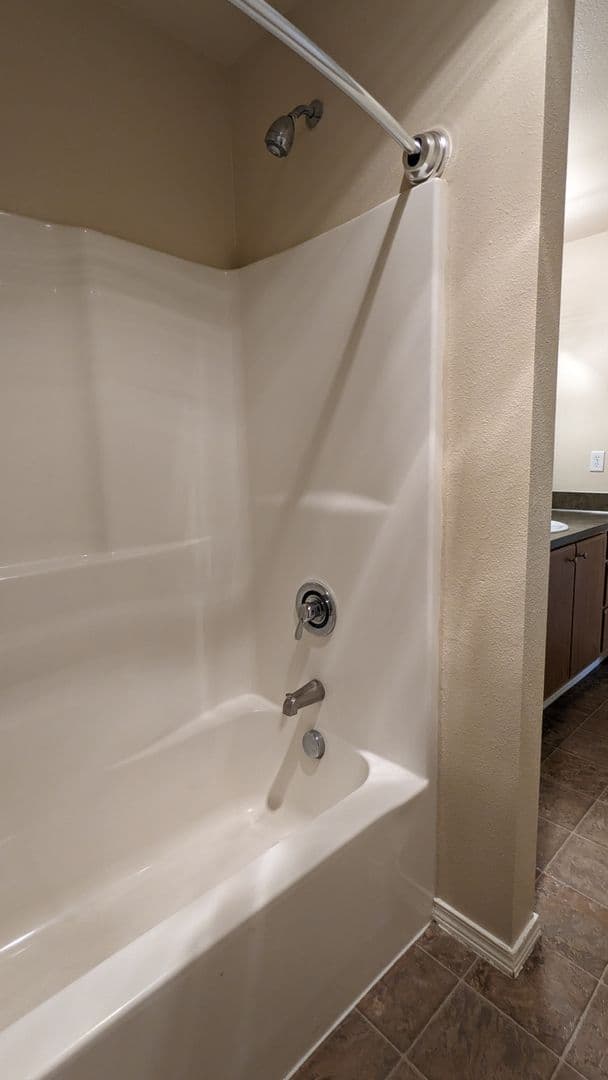 Salem Apartment: 4420-4455 Seaton Lane NE