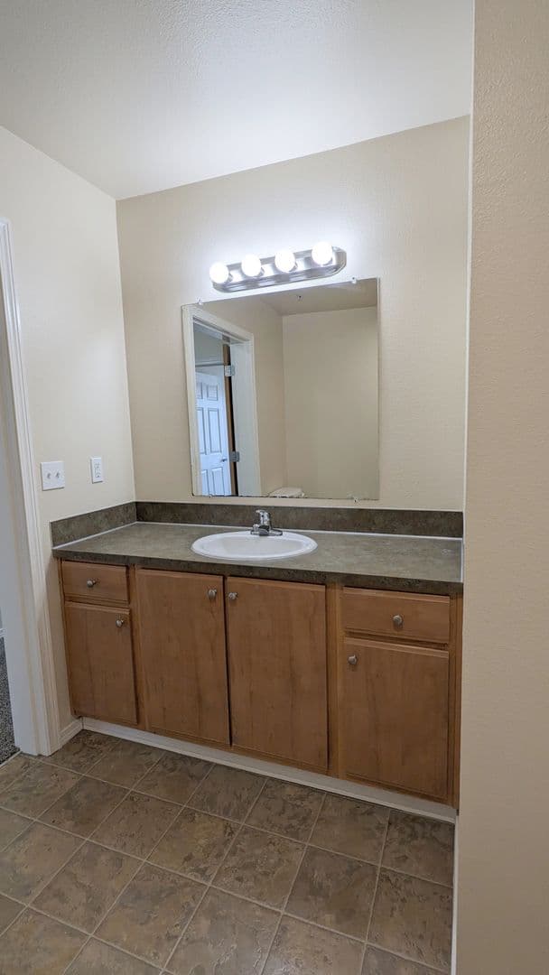 Salem Apartment: 4420-4455 Seaton Lane NE