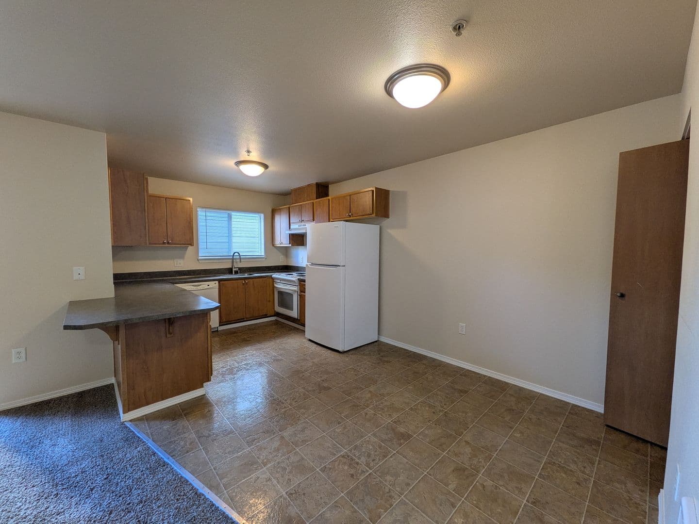 Salem Apartment: 4420-4455 Seaton Lane NE