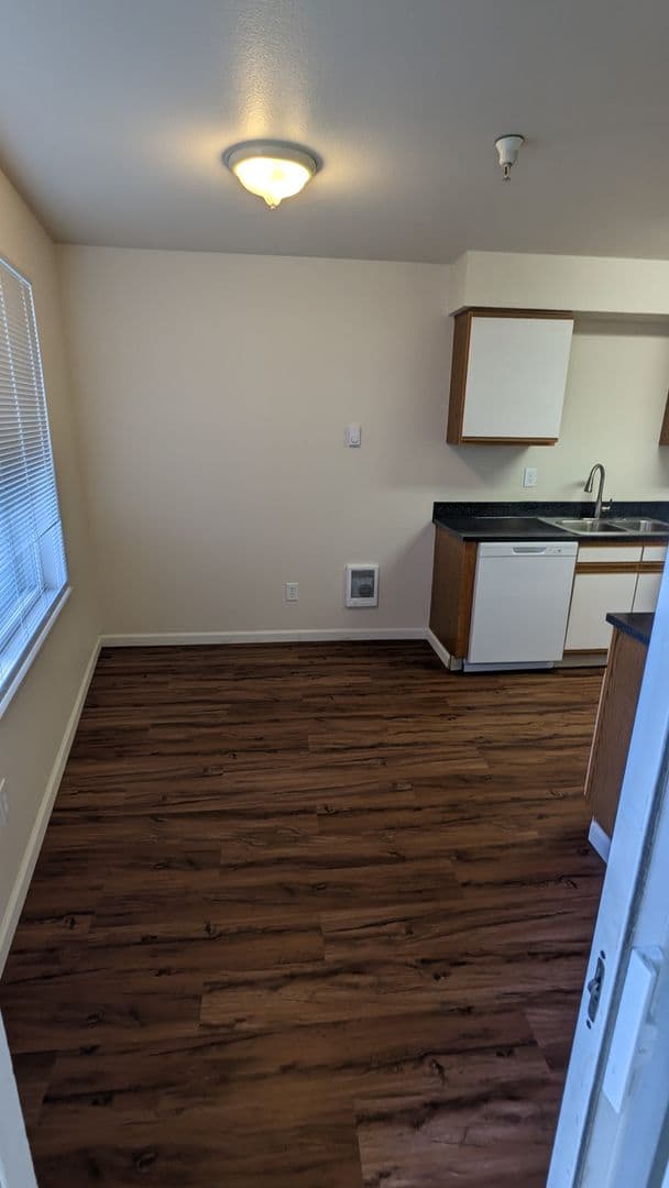 McMinnville Apartment: 1765 SW Tamarack St.