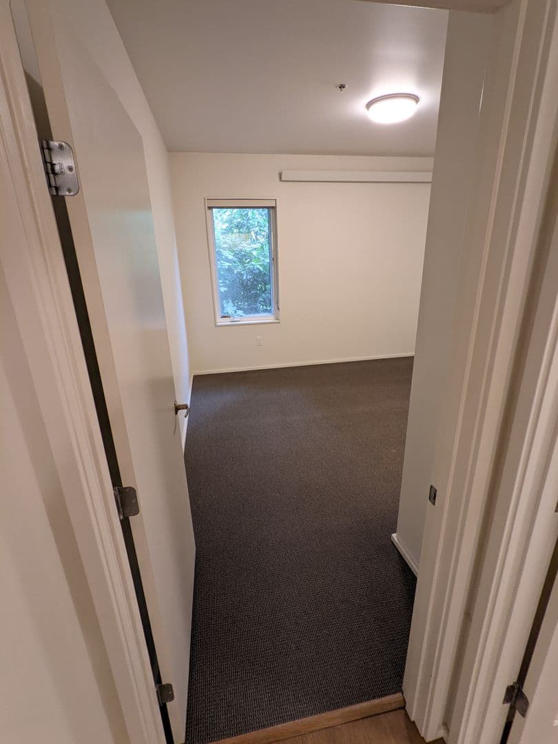 Portland Apartment: 3939 S Viewpoint Terrace