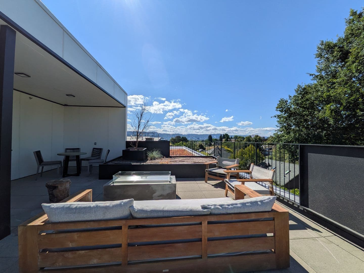 Portland Apartment: 2475 SE 30th Avenue