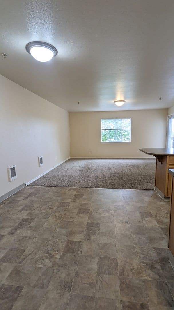 Salem Apartment: 4420-4455 Seaton Lane NE