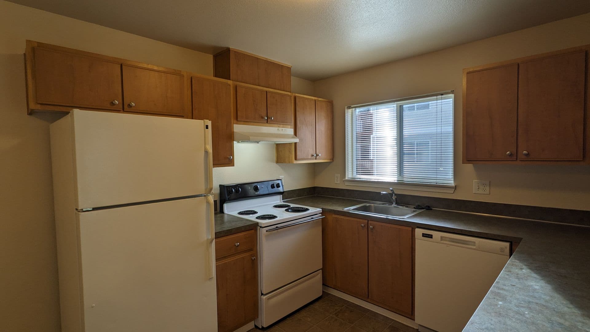 Salem Apartment: 4420-4455 Seaton Lane NE