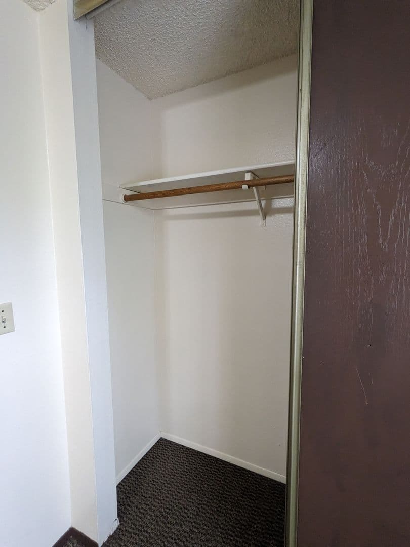 Portland Apartment: 4039 SE Holgate Blvd