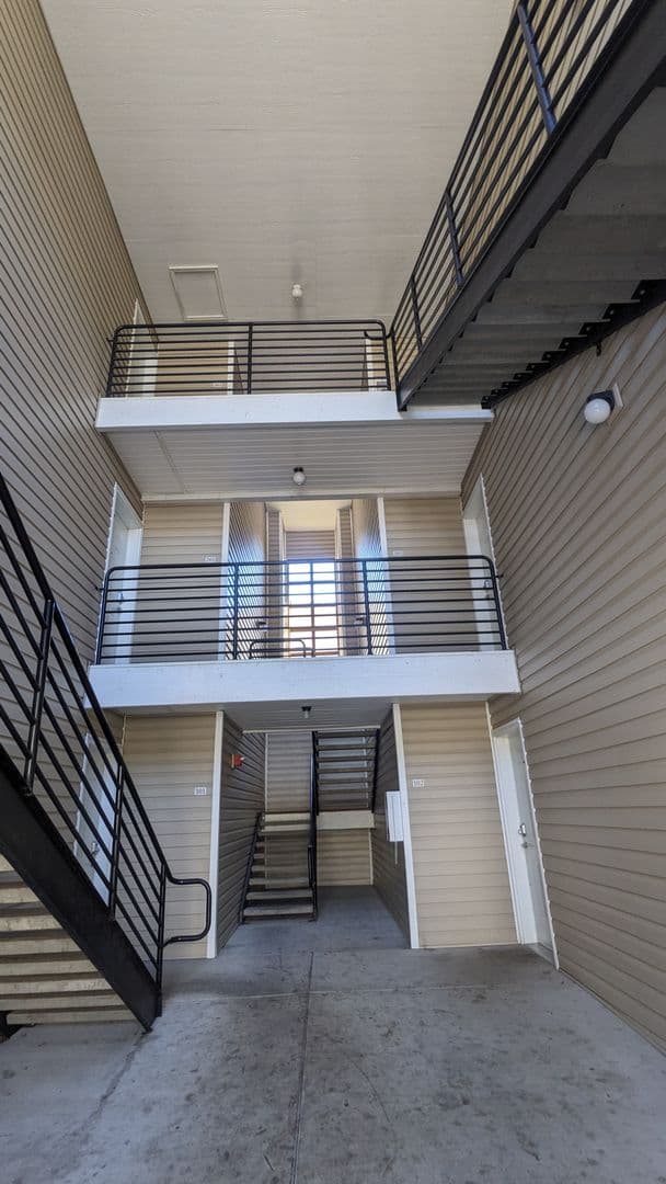 Salem Apartment: 4420-4455 Seaton Lane NE