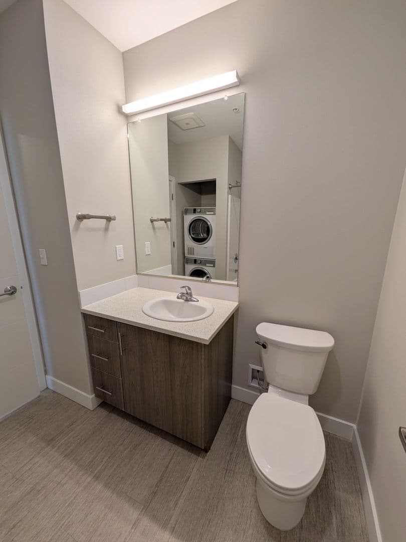 Portland Apartment: 2880 SE Division St