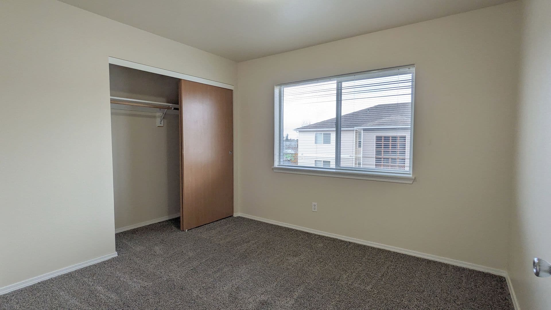 Salem Apartment: 4420-4455 Seaton Lane NE