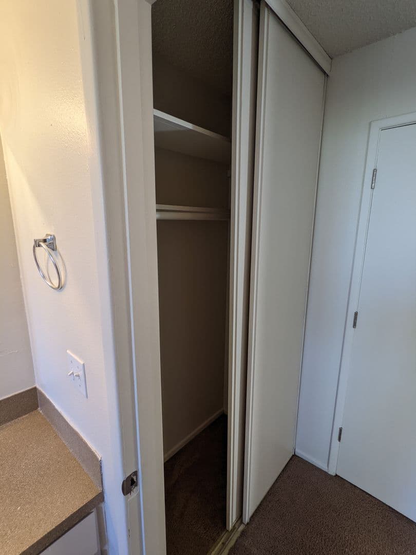 Hillsboro Apartment: 1184 NE Turner Drive