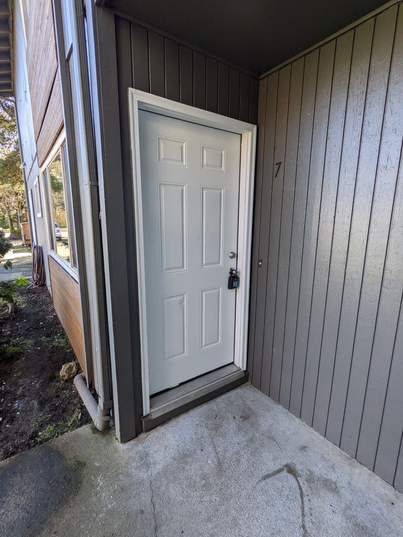 Hillsboro Apartment: 1184 NE Turner Drive