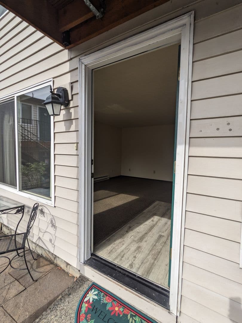 Portland Apartment: 4039 SE Holgate Blvd
