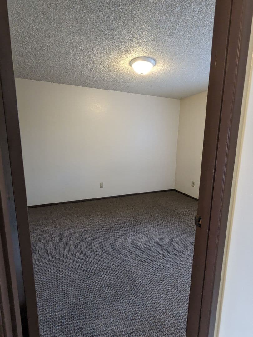 Portland Apartment: 4039 SE Holgate Blvd