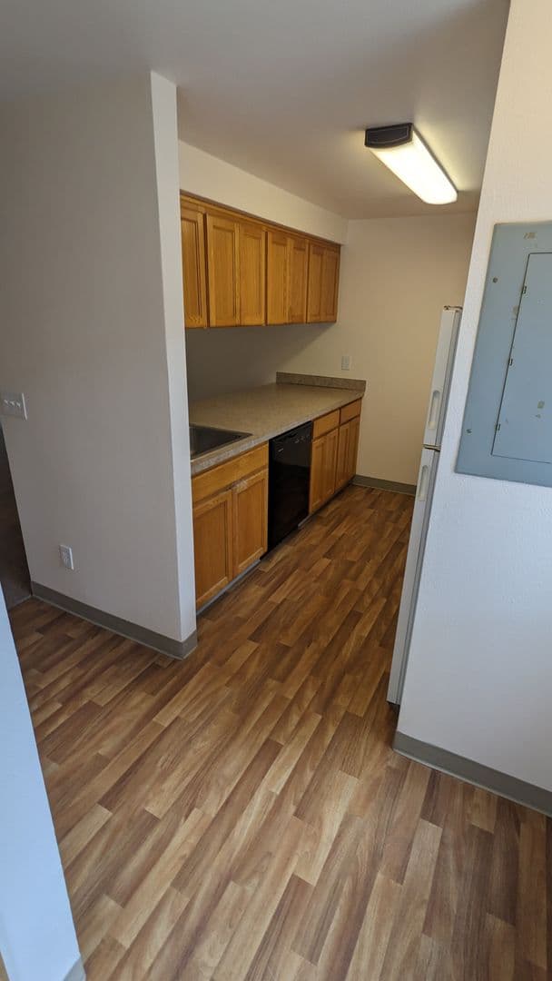 McMinnville Apartment: 855 SE Ford St