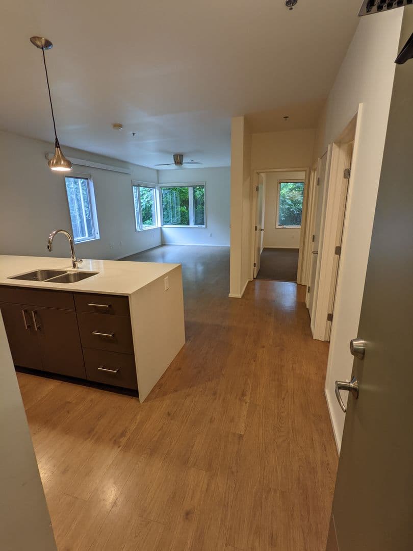 Portland Apartment: 3939 S Viewpoint Terrace