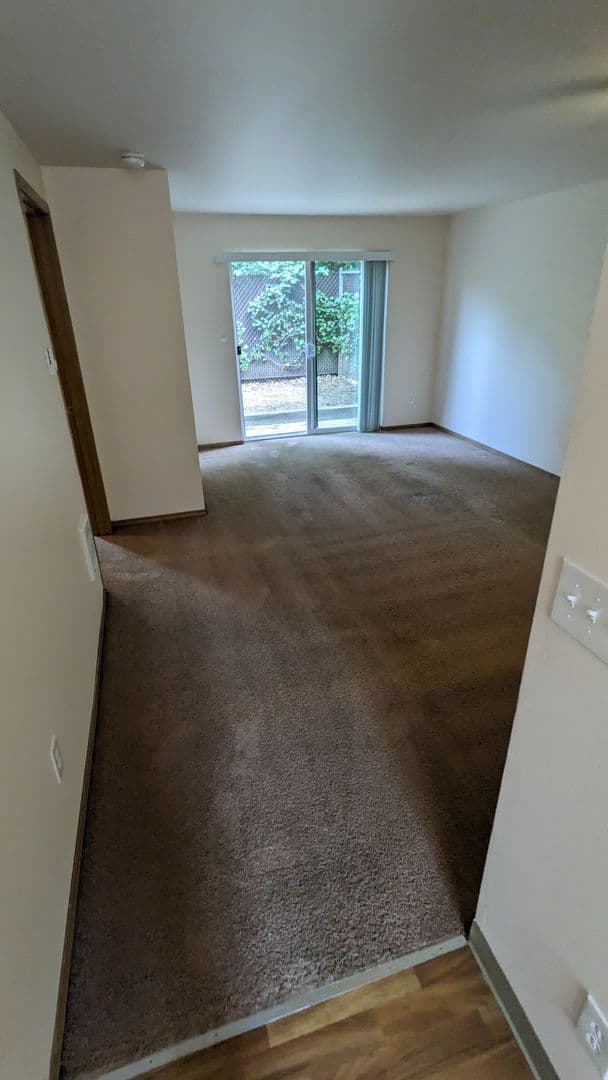 McMinnville Apartment: 855 SE Ford St