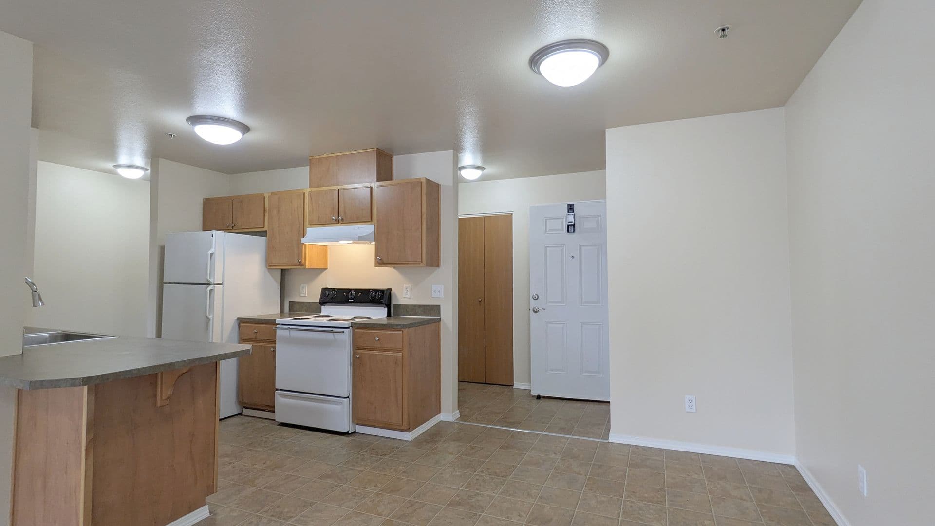 Salem Apartment: 4420-4455 Seaton Lane NE