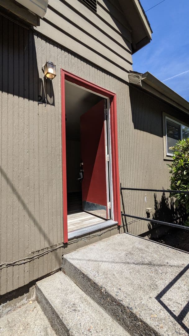 Portland Apartment: 3515 SW 87th Ave. and 3485 SW 87th Ave.