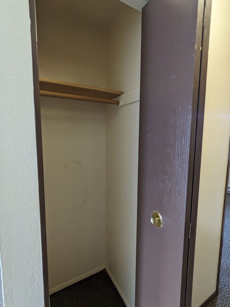 Portland Apartment: 4039 SE Holgate Blvd