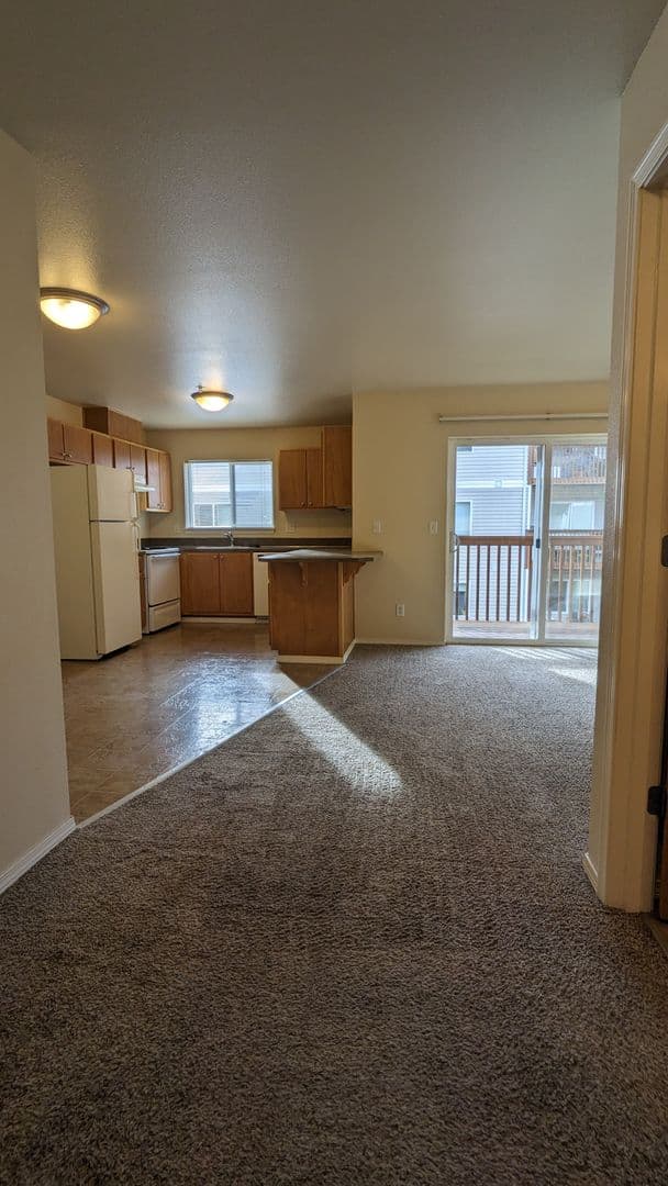 Salem Apartment: 4420-4455 Seaton Lane NE