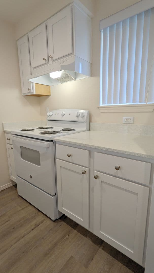 McMinnville Apartment: 855 SE Ford St