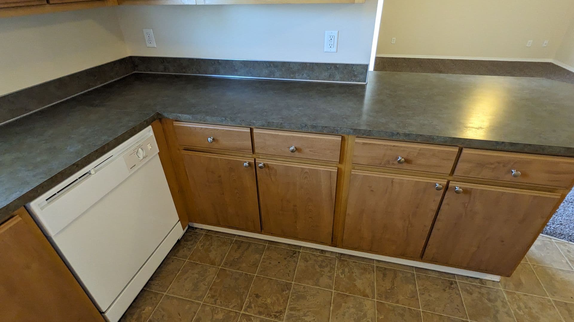 Salem Apartment: 4420-4455 Seaton Lane NE
