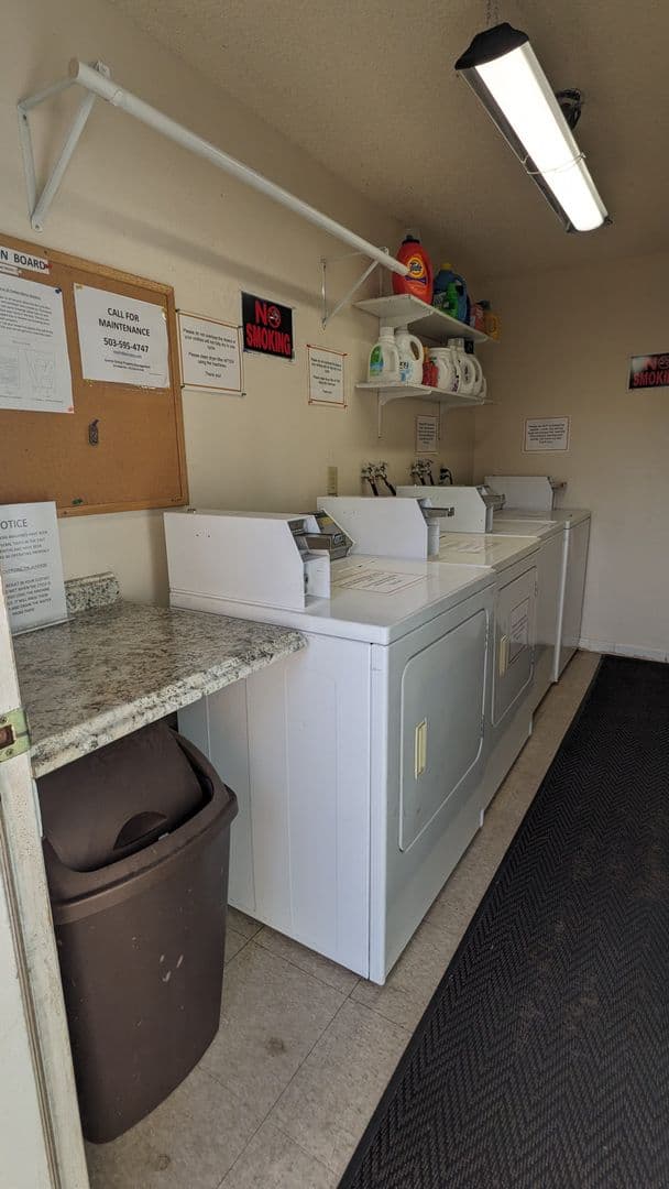 Portland Apartment: 4039 SE Holgate Blvd