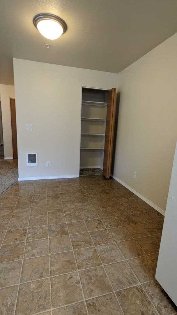 Salem Apartment: 4420-4455 Seaton Lane NE