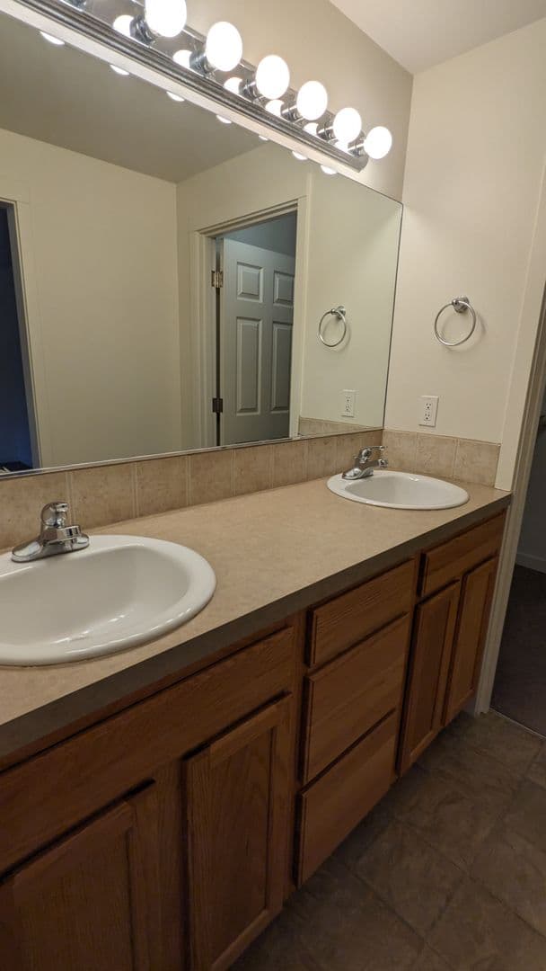 Portland Townhome: 16906 NE Halsey Street