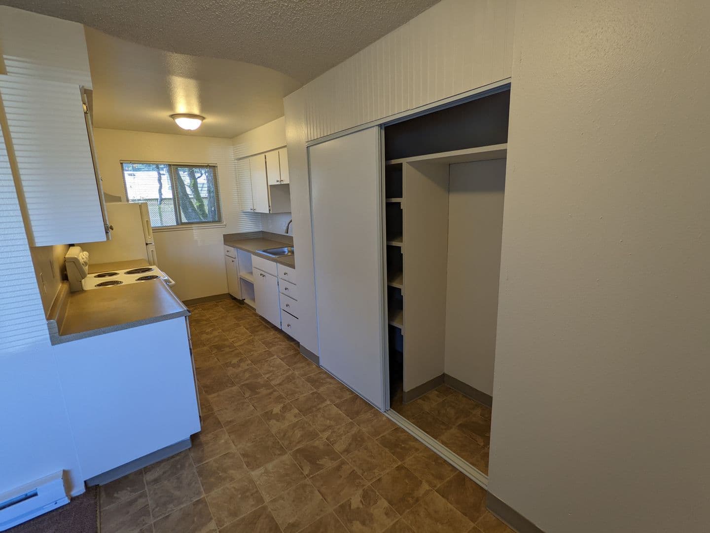Hillsboro Apartment: 1184 NE Turner Drive