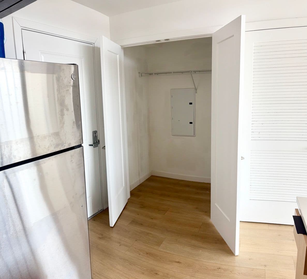 Newburgh Apartment: 43 Edward St