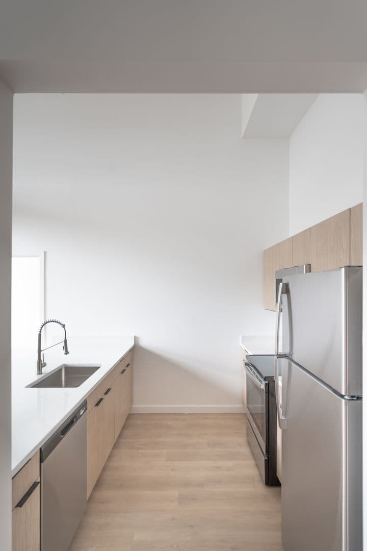 Newburgh Apartment: 43 Edward St