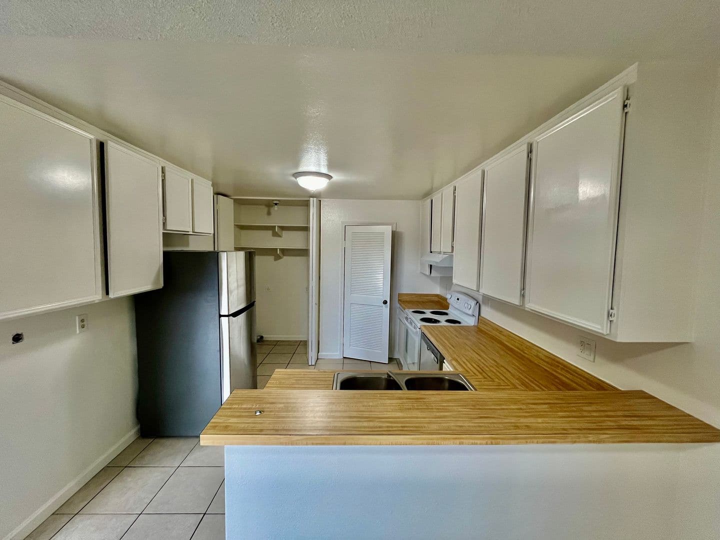 San Diego House: 6840 Bear River Row