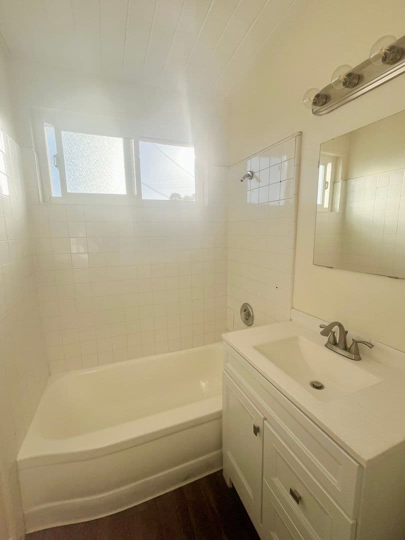 National City Apartment: 116 Palm Avenue