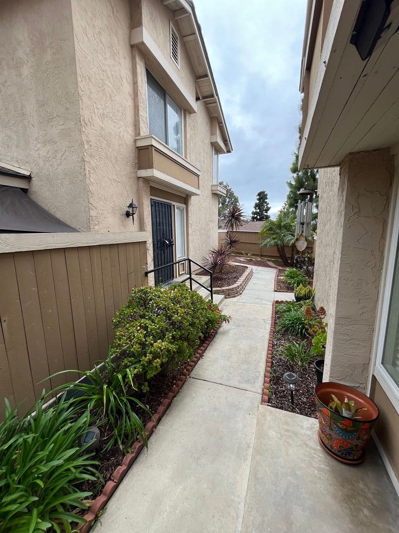 San Diego House: 6840 Bear River Row