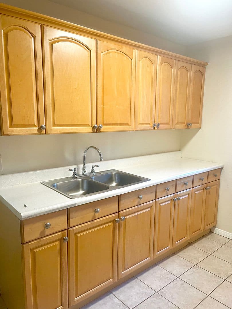 National City Apartment: 116 Palm Avenue