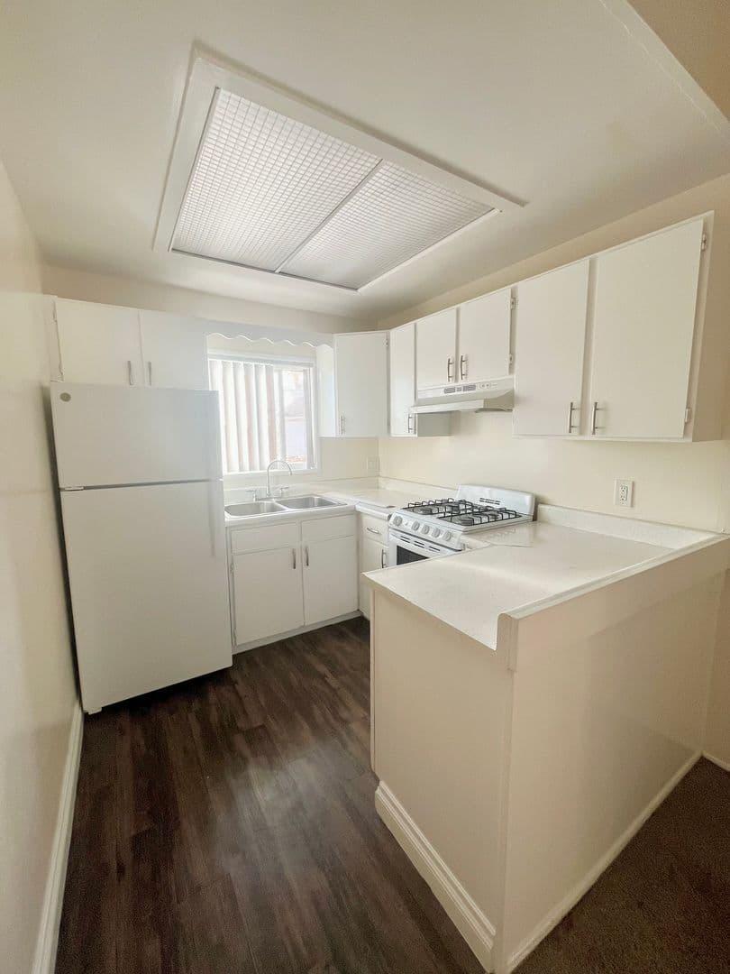 National City Apartment: 116 Palm Avenue