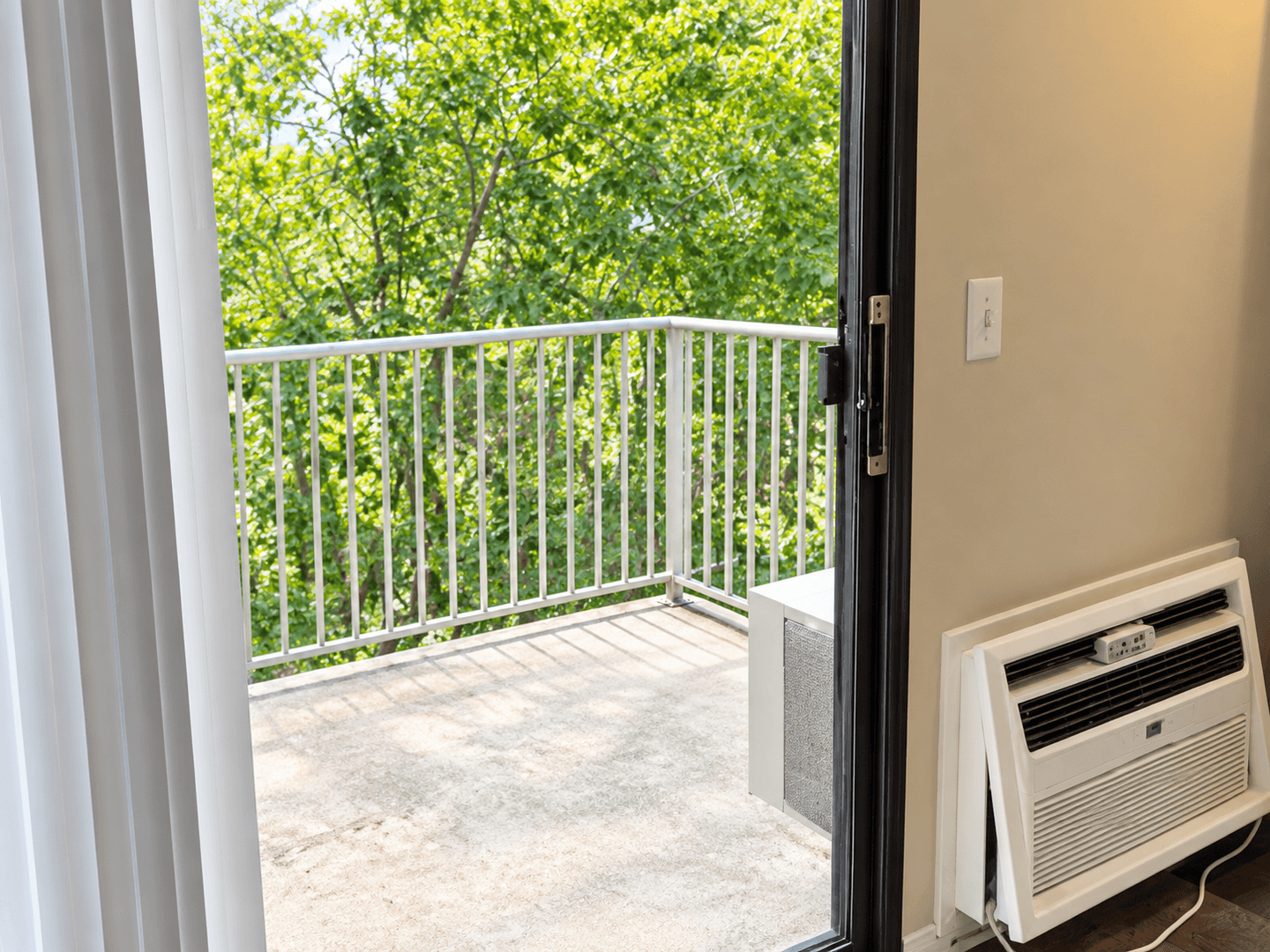 Vista Apartment: 322 Hillside Terrace
