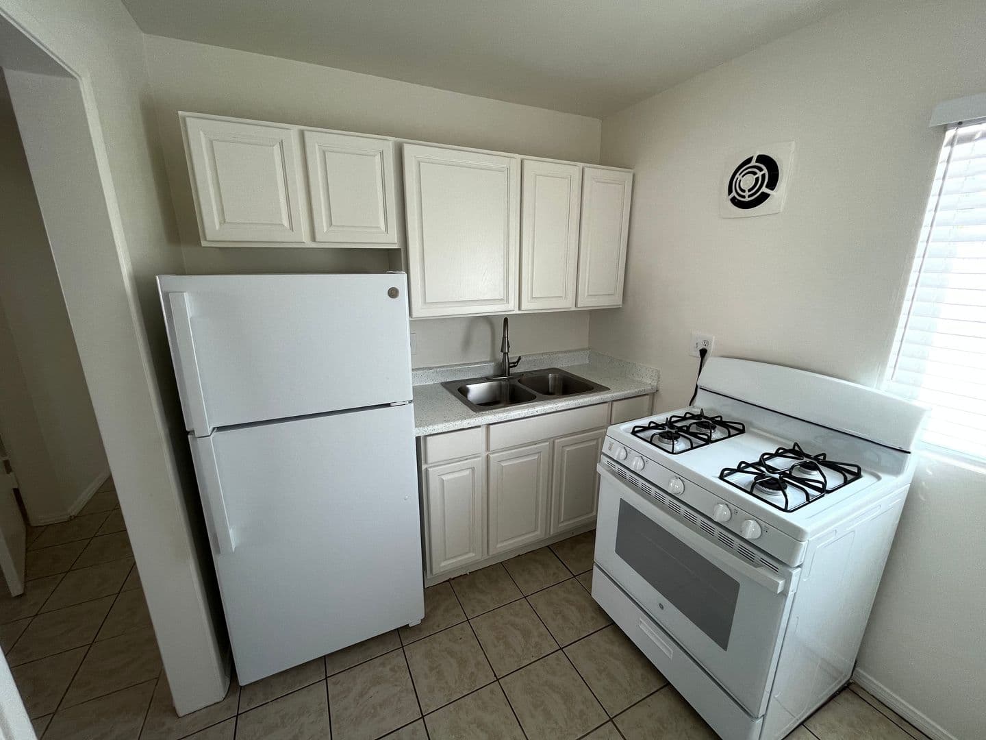 San Diego Apartment: 3235-3239 Collier Avenue