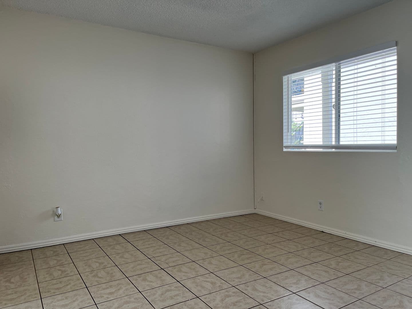 San Diego Apartment: 3235-3239 Collier Avenue