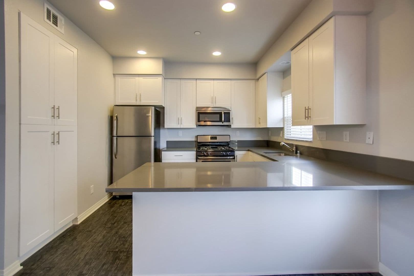 San Diego Apartment: 392 Sycamore Road