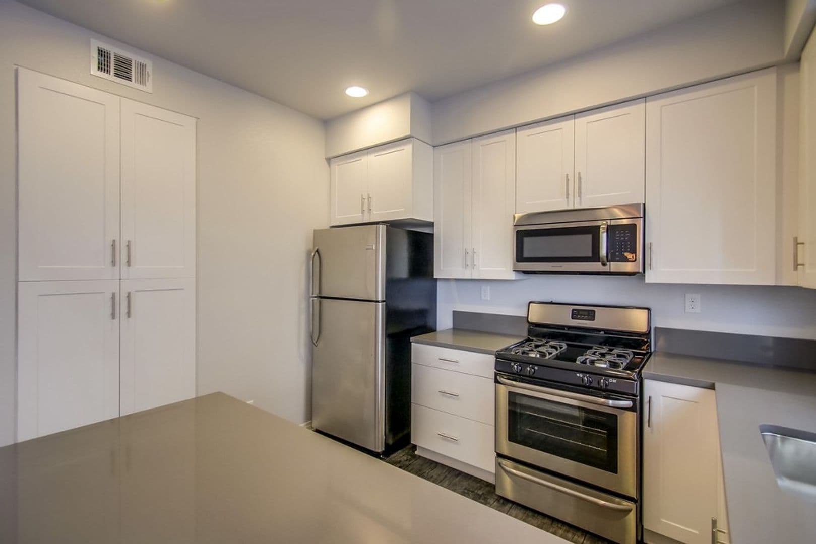 San Diego Apartment: 392 Sycamore Road
