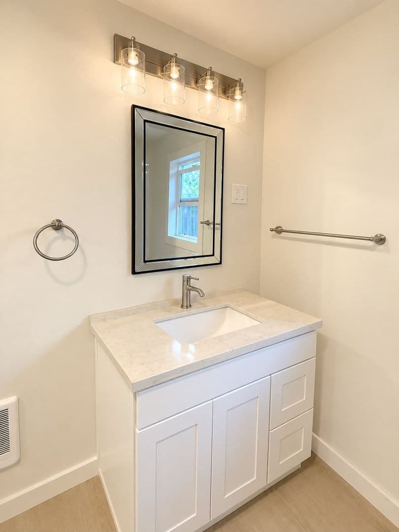 Edmonds House: 8630 242nd St SW