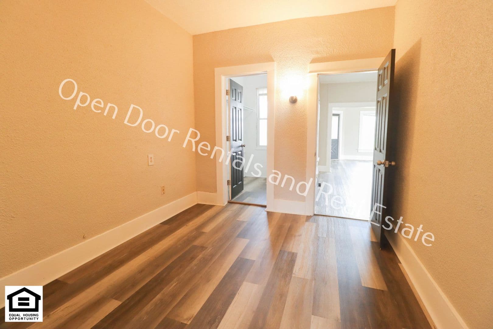 Auburn House: 1327 S Cedar St