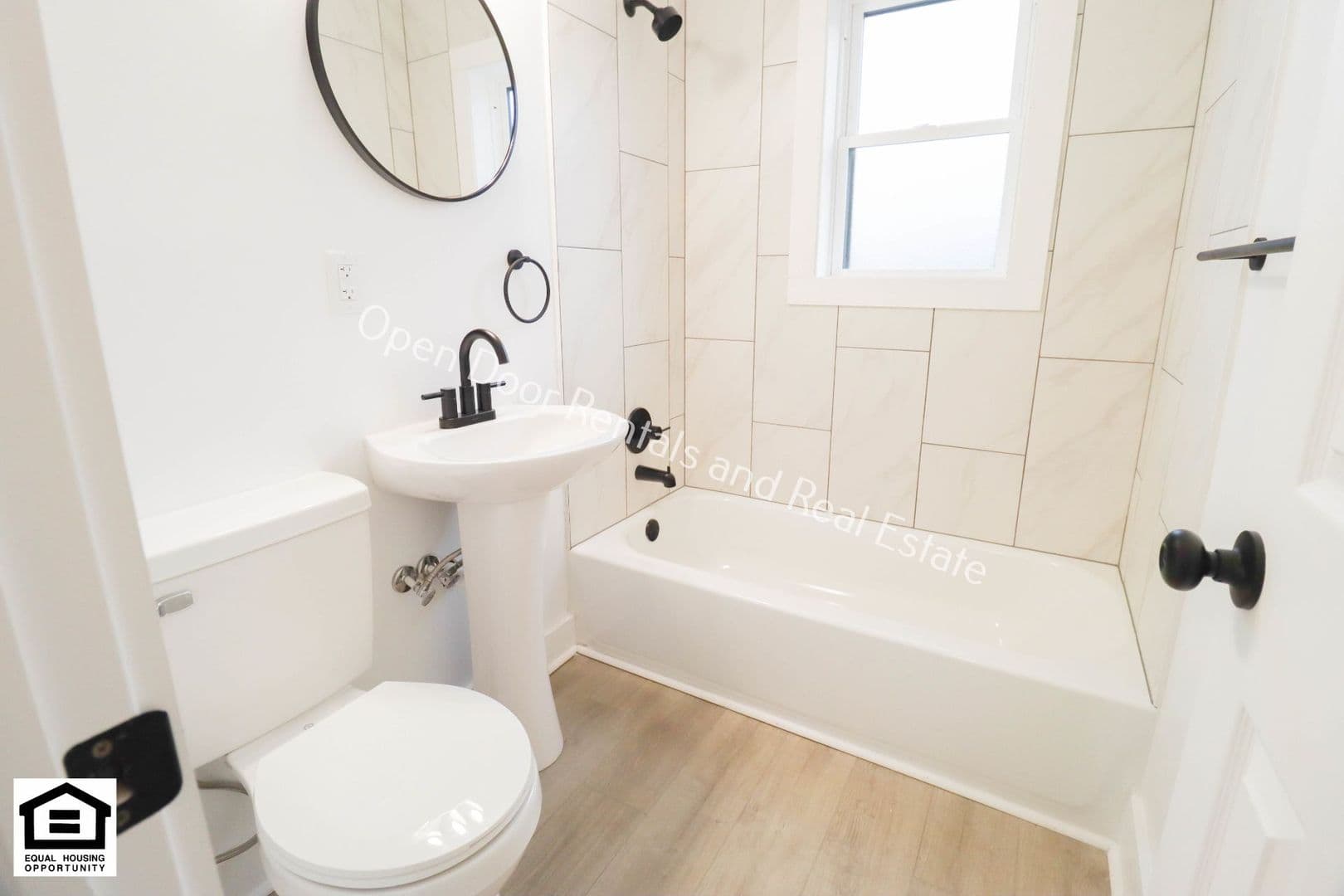 Fort Wayne Apartment: 1823 Griswold Drive