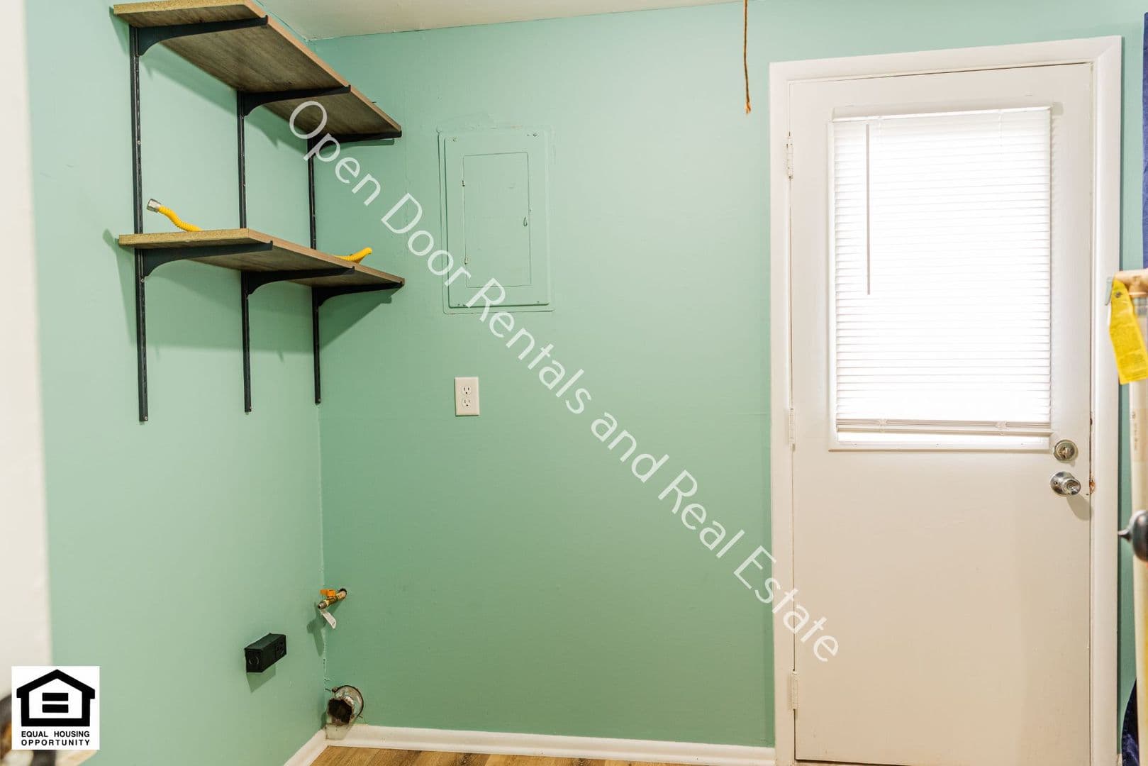 Fort Wayne House: 6718 Raintree Road