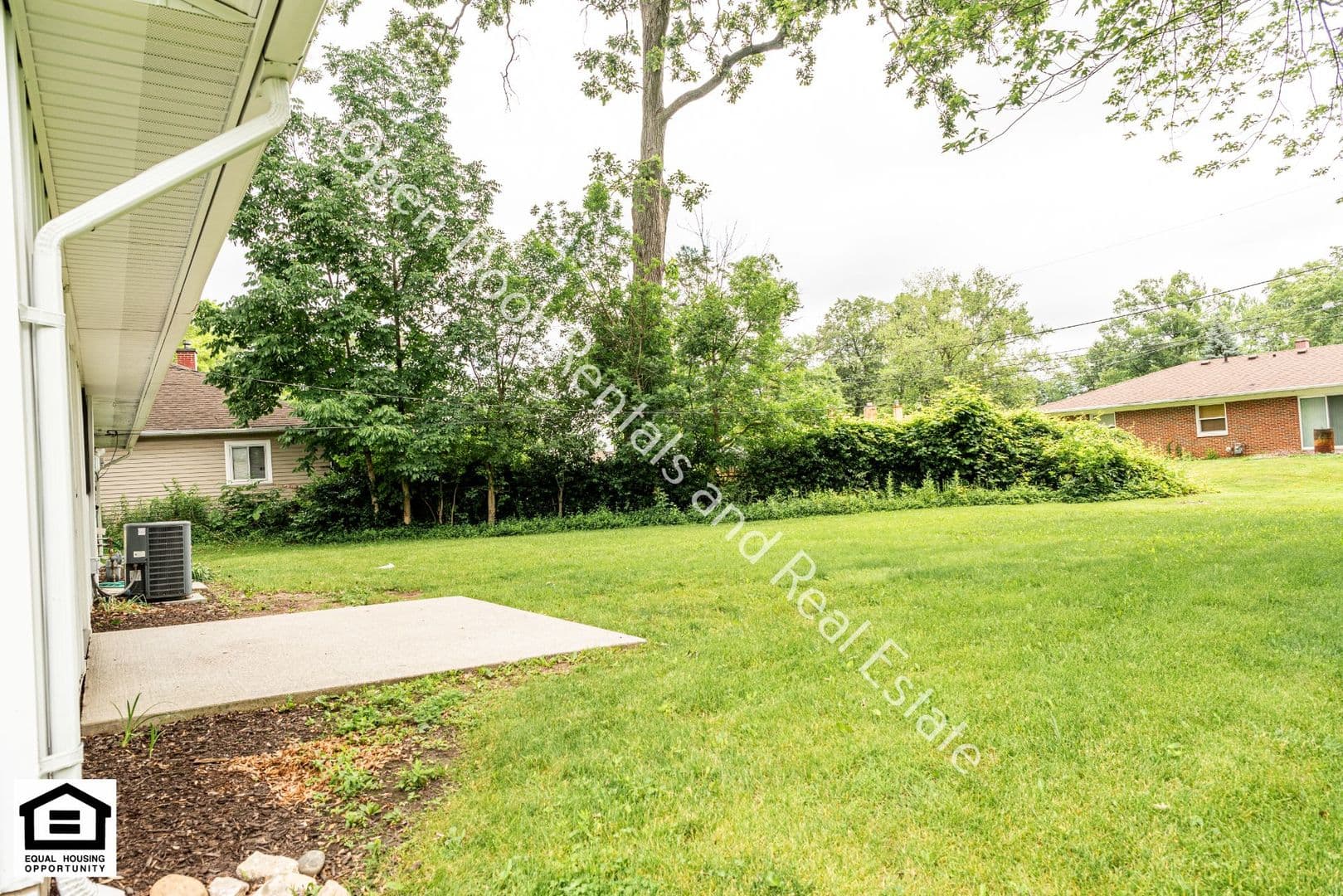 Fort Wayne House: 6718 Raintree Road