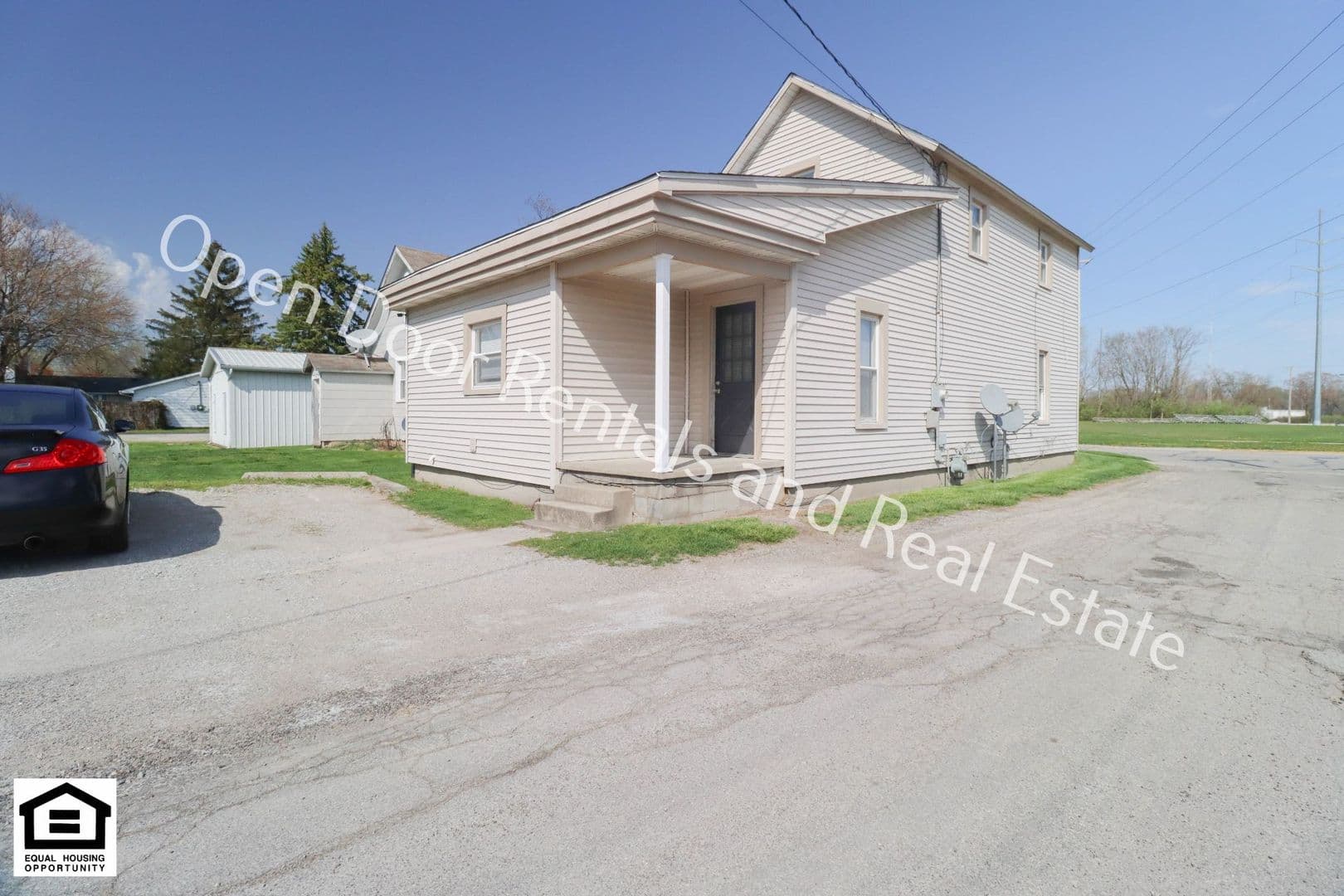 Auburn House: 1327 S Cedar St