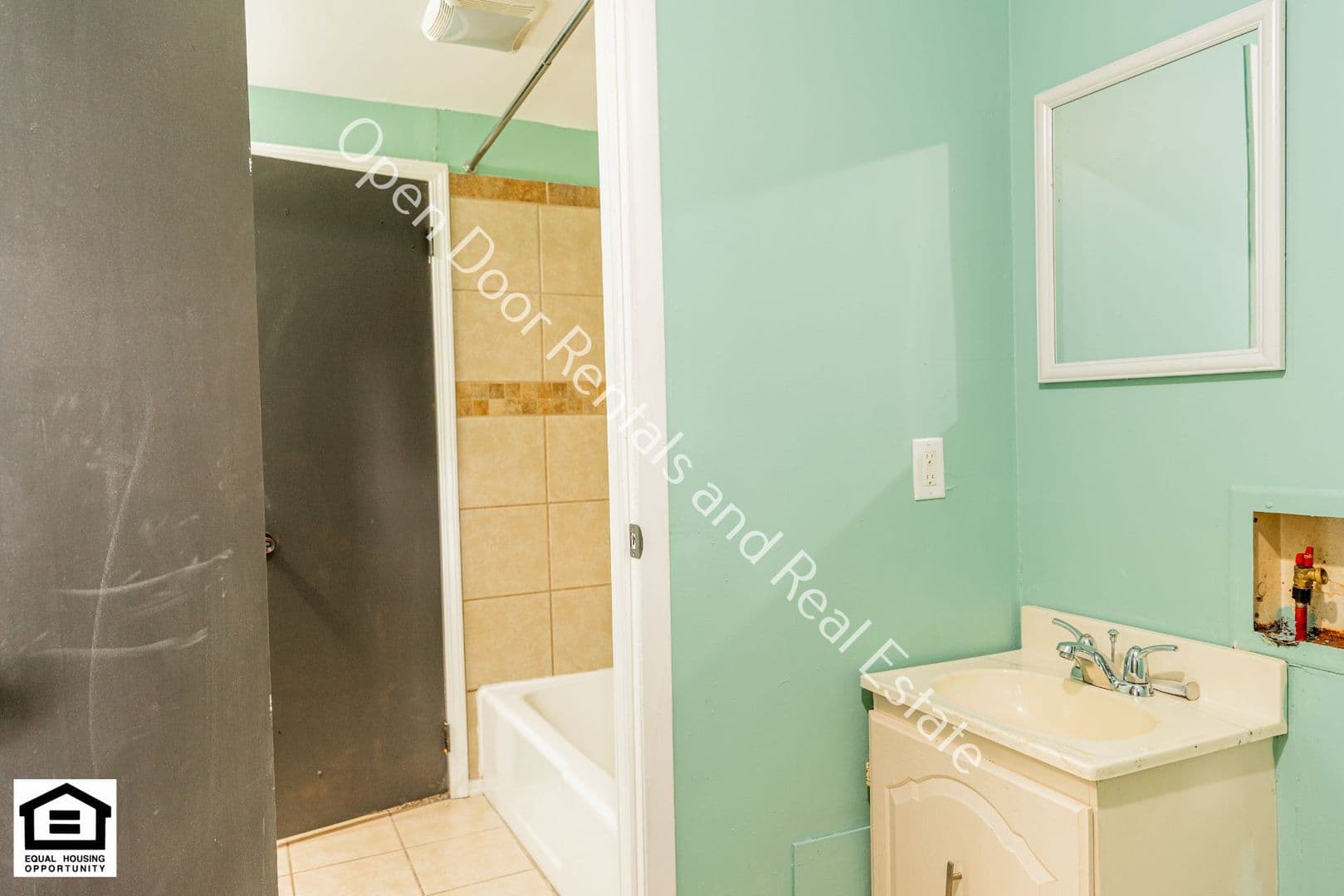 Fort Wayne House: 6718 Raintree Road