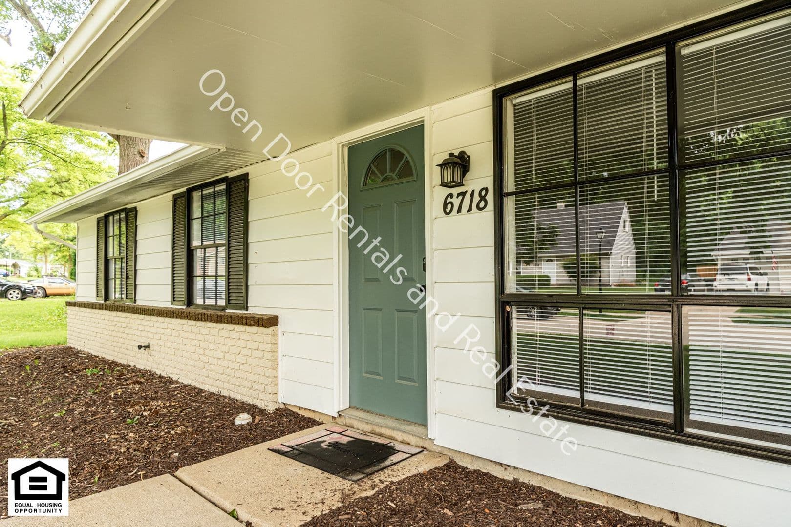 Fort Wayne House: 6718 Raintree Road
